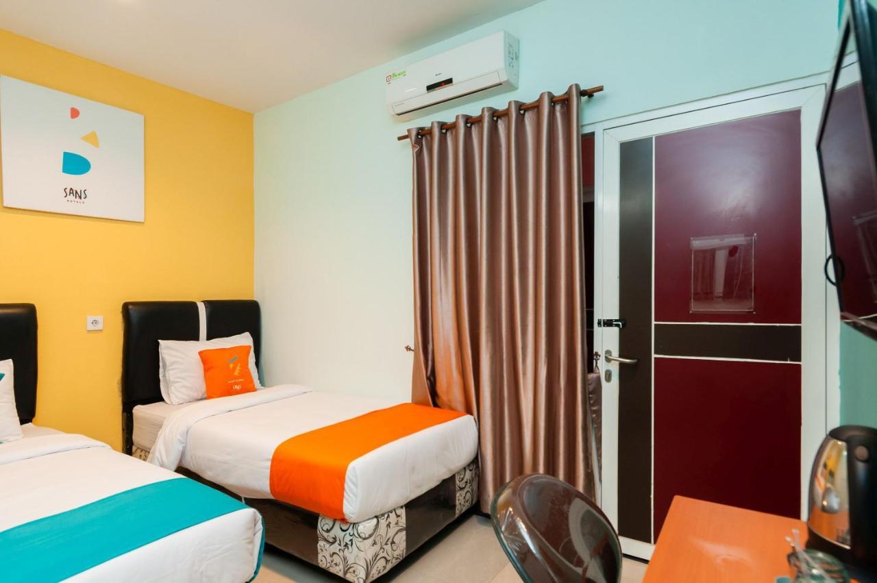 Sans Hotel Finest Medan Exterior photo